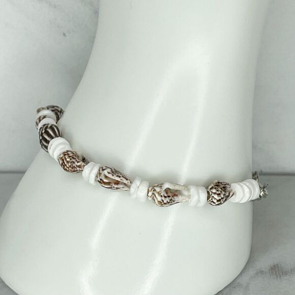 Silver Tone Conch Shell Beaded Bracelet - Picture 9 of 9